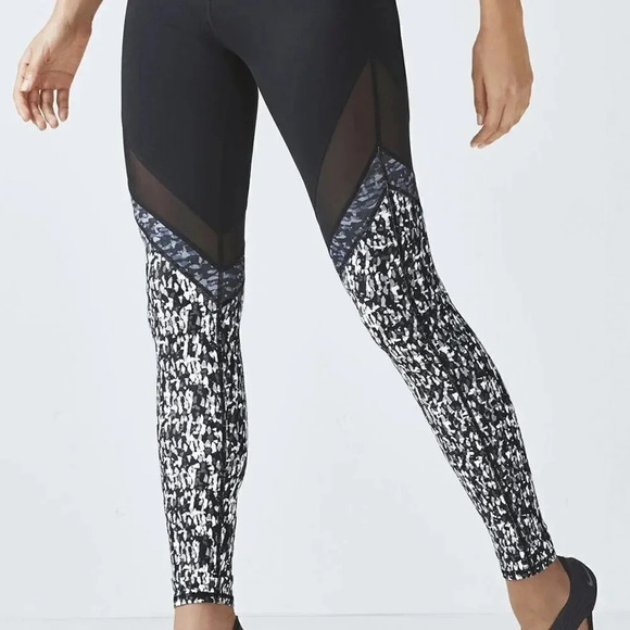 Fabletics Mid Rise Mesh Powerhold leggings Size S - Picture 7 of 7